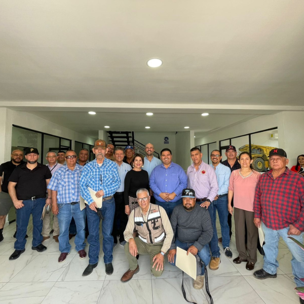 FIDESON participa en reunión con el gremio de taxistas en Cananea.